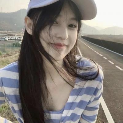 假装情侣海报